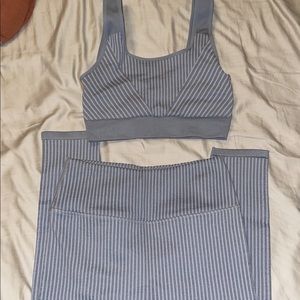 Fabletics gym set. Leggings and sports bra